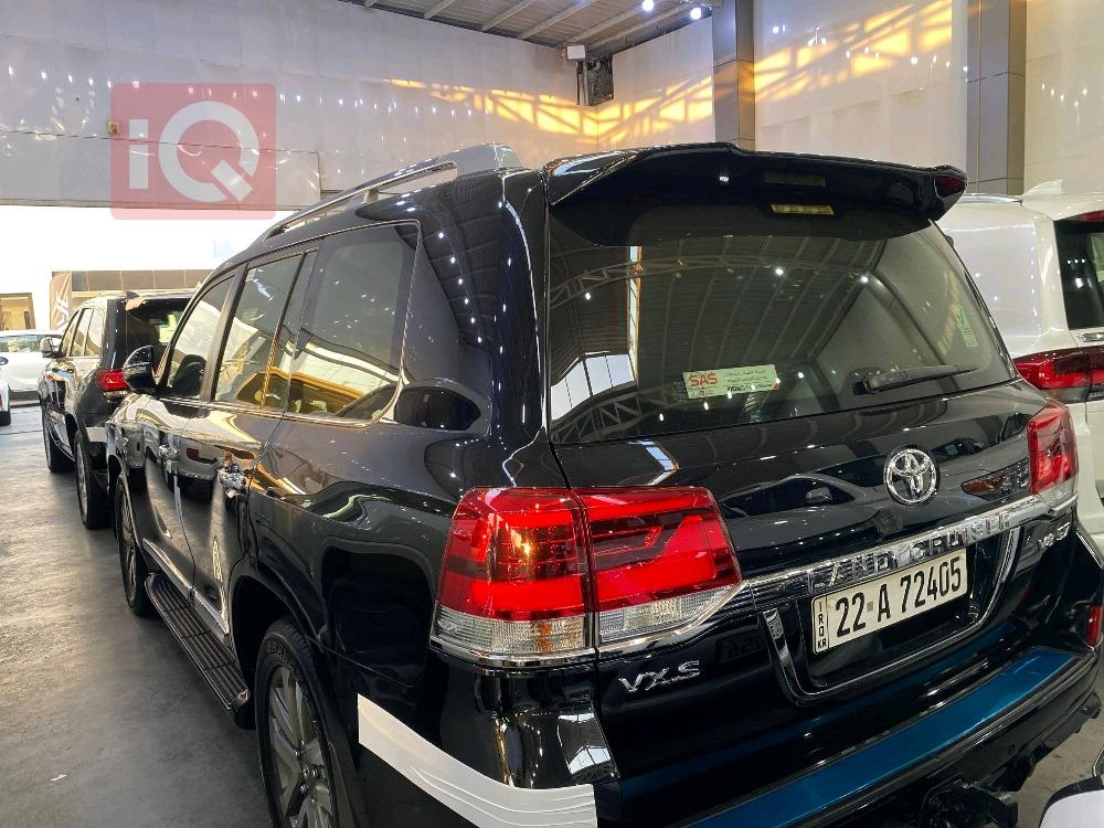 تۆیۆتا لاند کروزەر